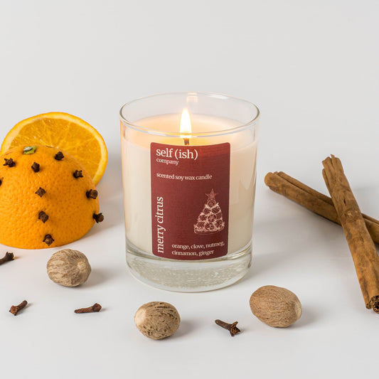 pomander scented soy wax noel candle with a burning single wick and pretty label, eco-friendly candle for sale suitable for vegans, best candle to buy online in the UK, handcrafted candle