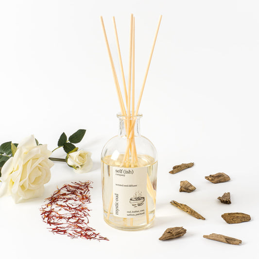 200ml scented oud reed diffuser in a stylish clear glass bottle and a wooden cork bamnboo lid