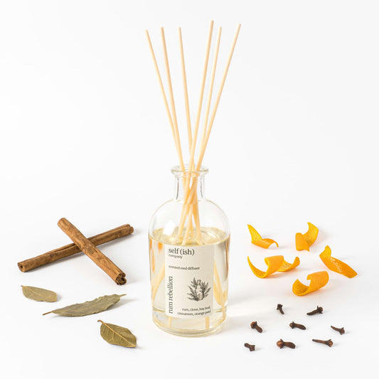 200ml scented rum reed diffuser in a stylish clear glass bottle and a wooden cork bamnboo lid